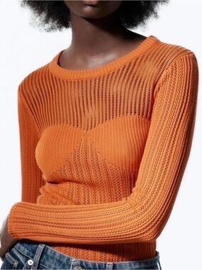 ZARA LONG SLEEVE SWEATER